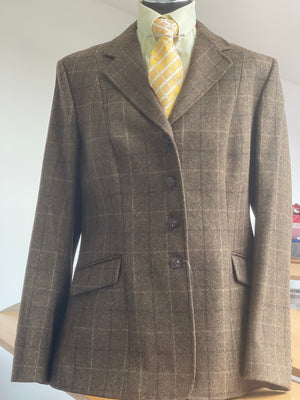 IN STOCK: Princess Cut Traditional brown tweed with plain collar (16-18)