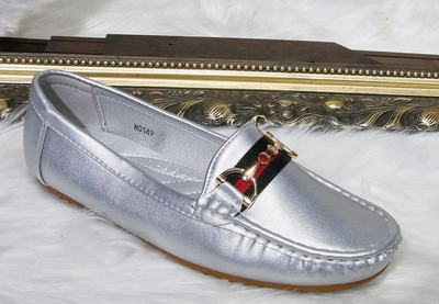 Silver Comfort shoes with snaffle detail