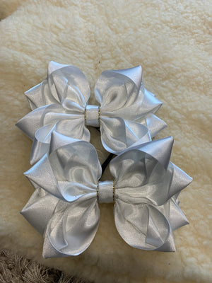 White flower style bows - 5.5” no tails